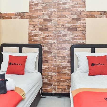 เรดดอร์ซ เนียร์ สตาซิอุน โกตาบารู มาลัง Hotel มะลัง ภายนอก รูปภาพ