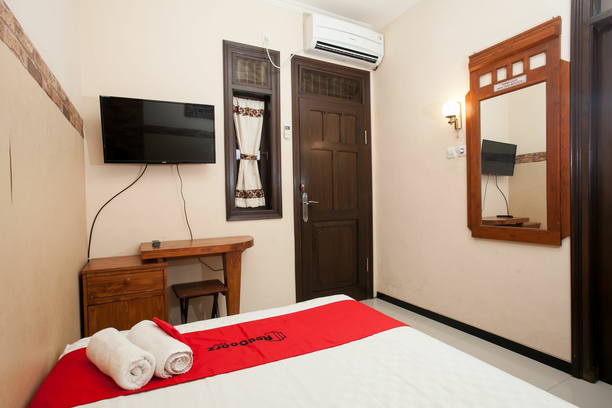 เรดดอร์ซ เนียร์ สตาซิอุน โกตาบารู มาลัง Hotel มะลัง ภายนอก รูปภาพ