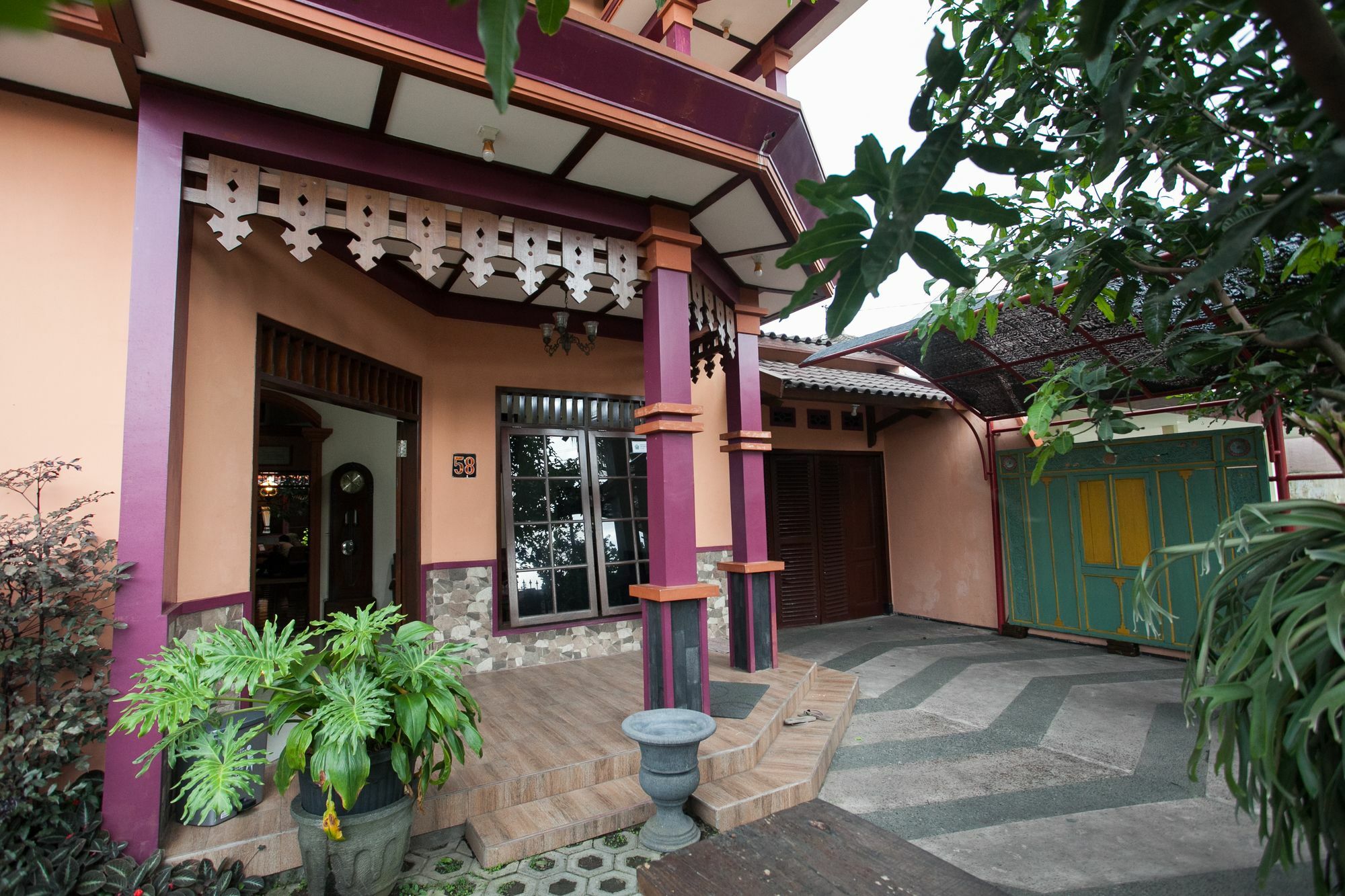 เรดดอร์ซ เนียร์ สตาซิอุน โกตาบารู มาลัง Hotel มะลัง ภายนอก รูปภาพ