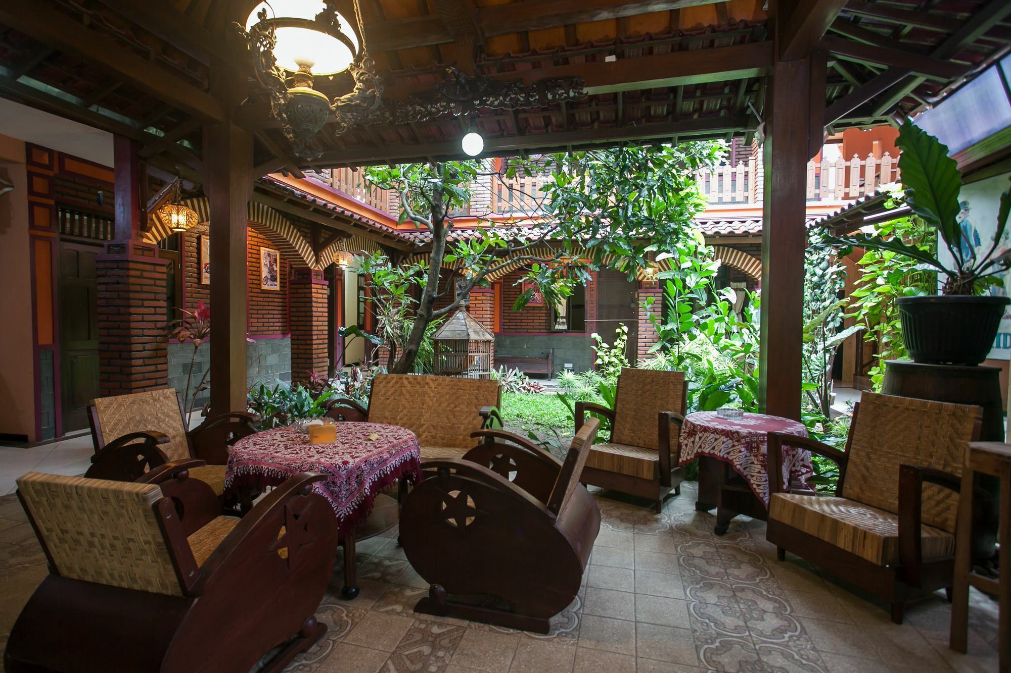 เรดดอร์ซ เนียร์ สตาซิอุน โกตาบารู มาลัง Hotel มะลัง ภายนอก รูปภาพ