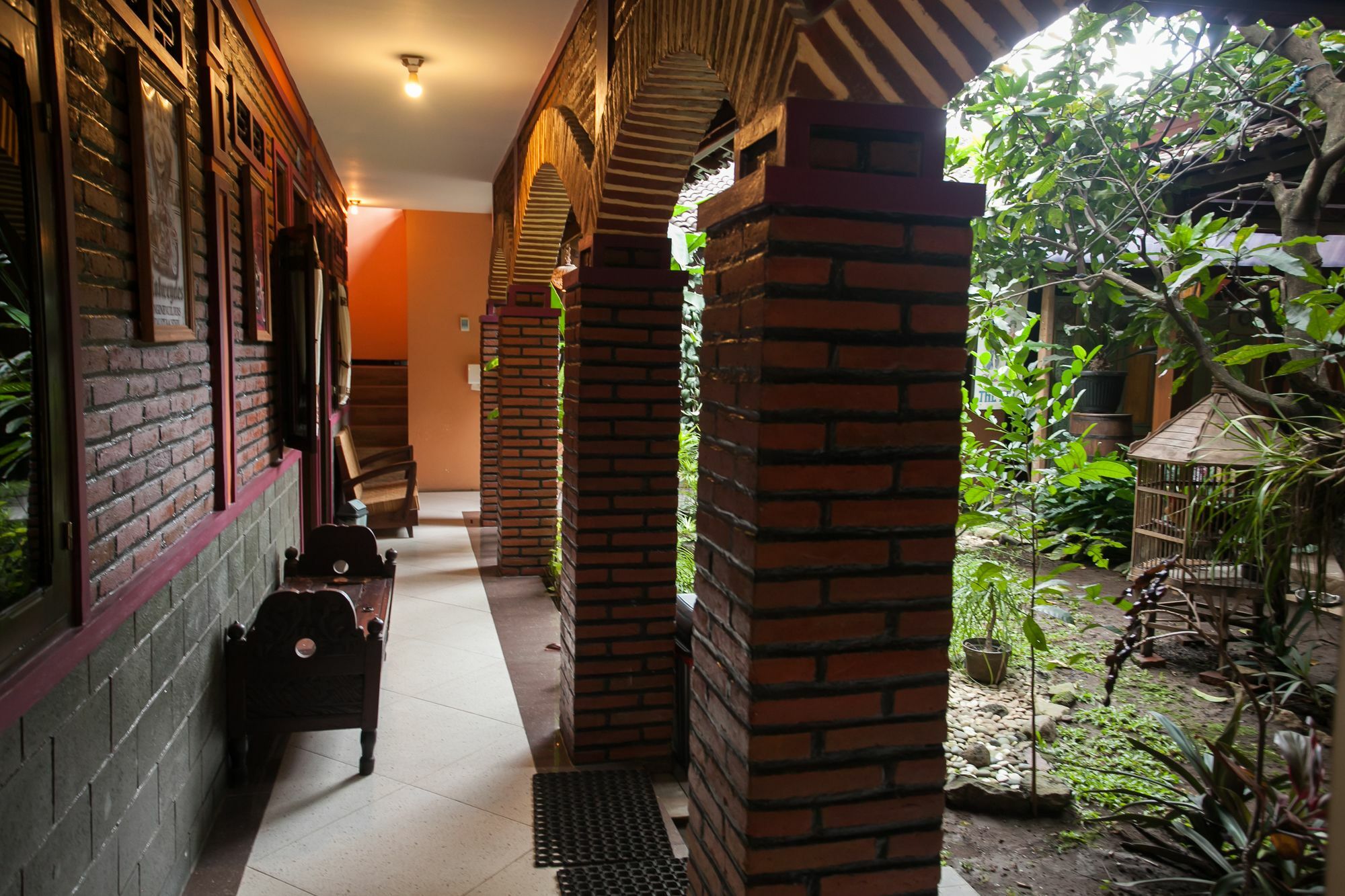เรดดอร์ซ เนียร์ สตาซิอุน โกตาบารู มาลัง Hotel มะลัง ภายนอก รูปภาพ